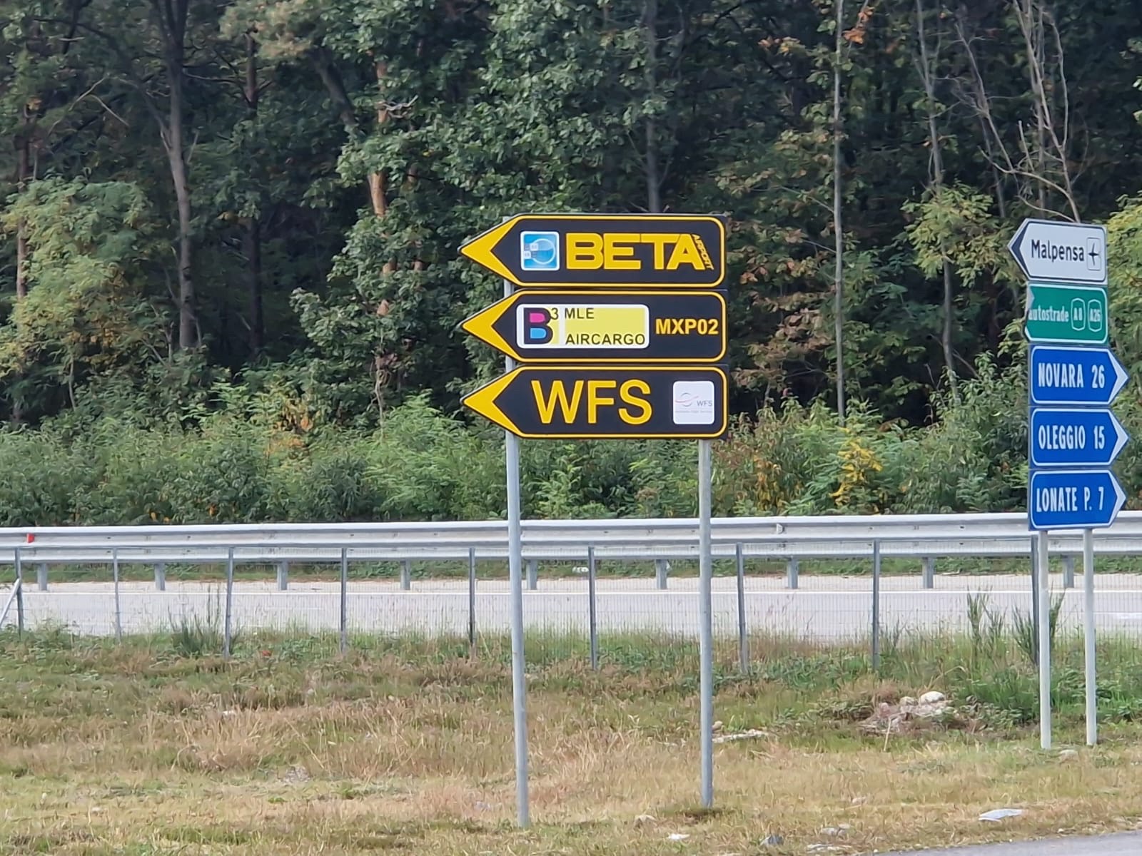 Segnali di indicazione commerciali e preinsegne Abbiati & Company realizzazione 1