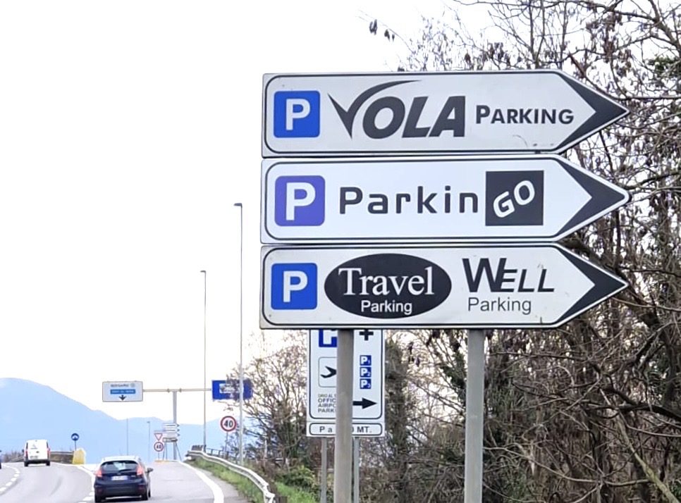 Segnali di indicazione commerciali e preinsegne Abbiati & Company realizzazione 6